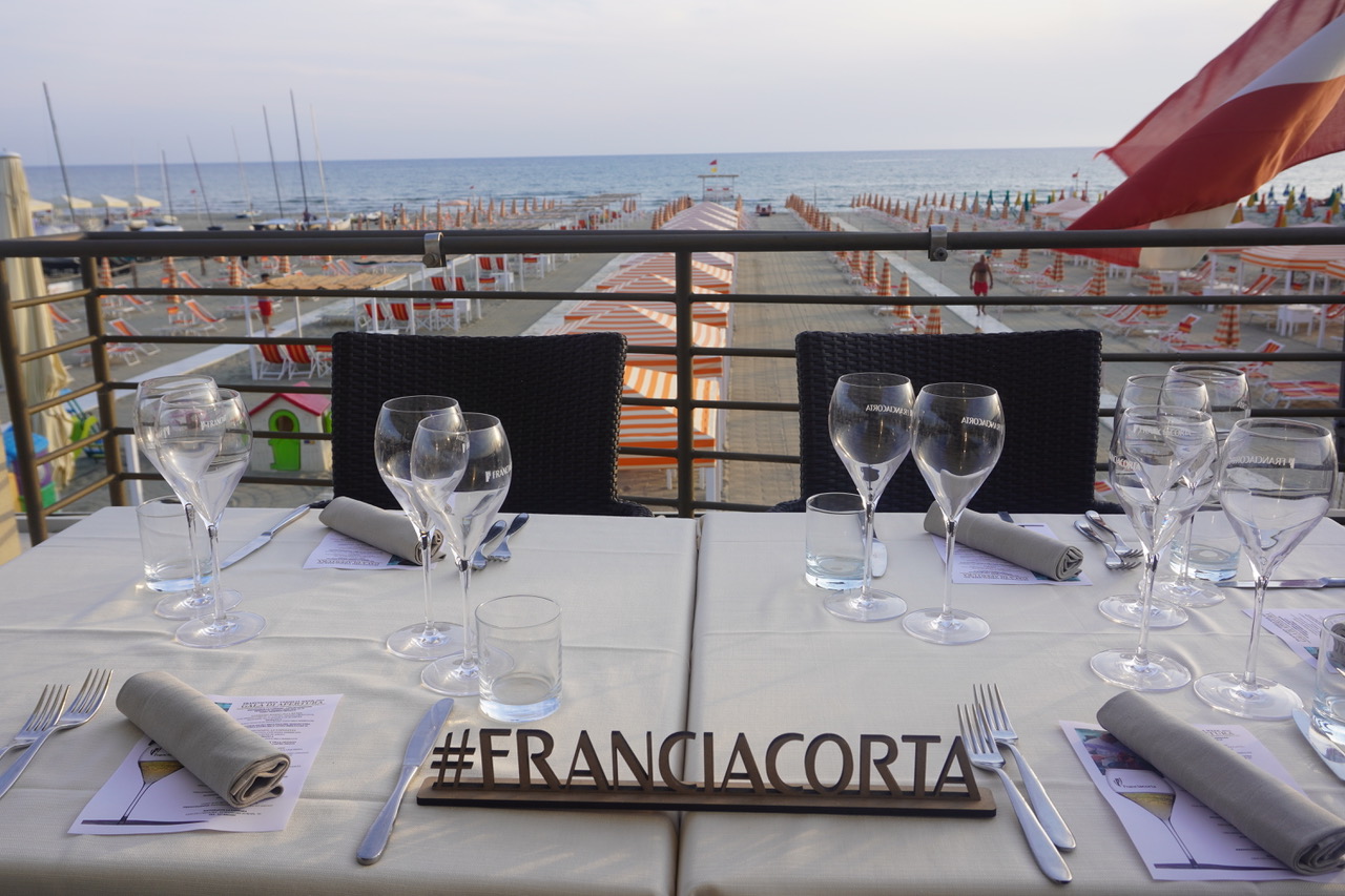 Franciacorta Week Versilia 2025: Bollicine d’Autore Tra Gala, Degustazioni e Alta Cucina