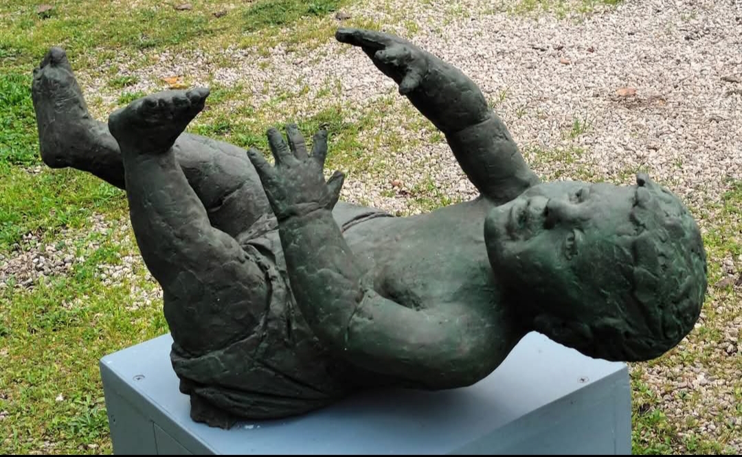 “AzzardArte”: Mimmo Di Laora in Mostra a Castell’Azzara tra Scultura, Simboli e Onirismo