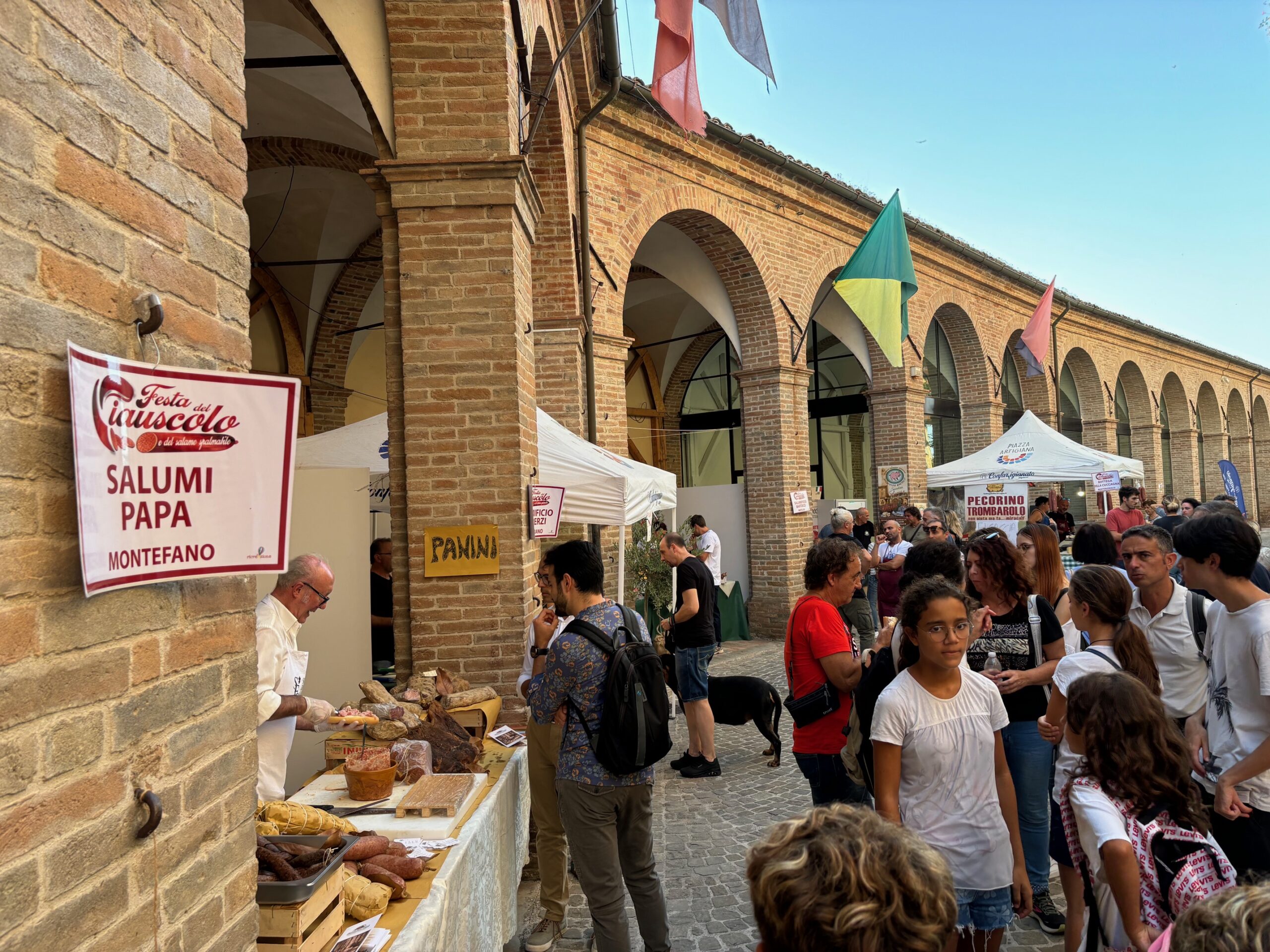 Festa del Ciaùscolo e del Salame Spalmabile a Sarnano: due giorni di gusto con Edoardo Raspelli